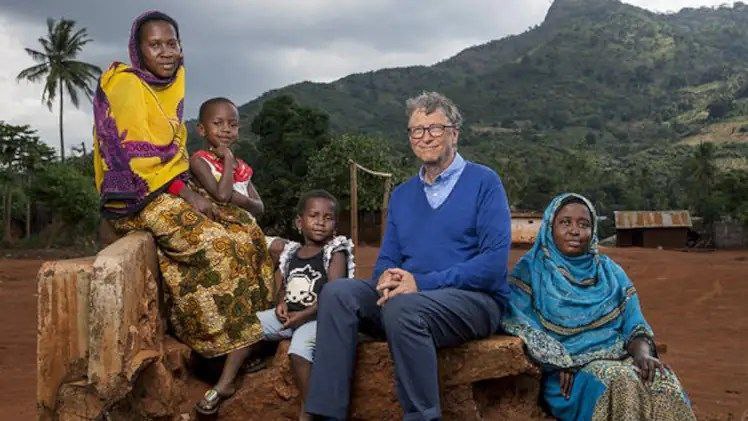El nuevo misionero colonial: bandera arcoíris, manual woke y sotana ajena – Por Marcelo Ramírez