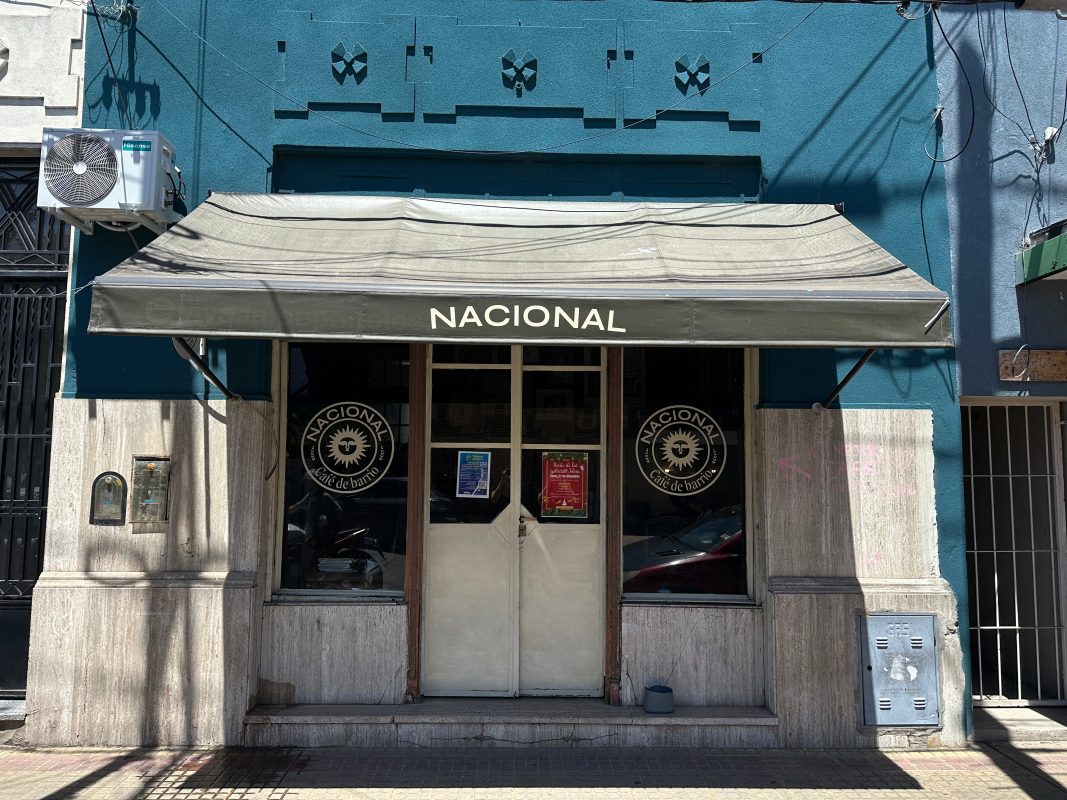 Nacional: Café de barrio, identidad y palabra en movimiento en Tolosa